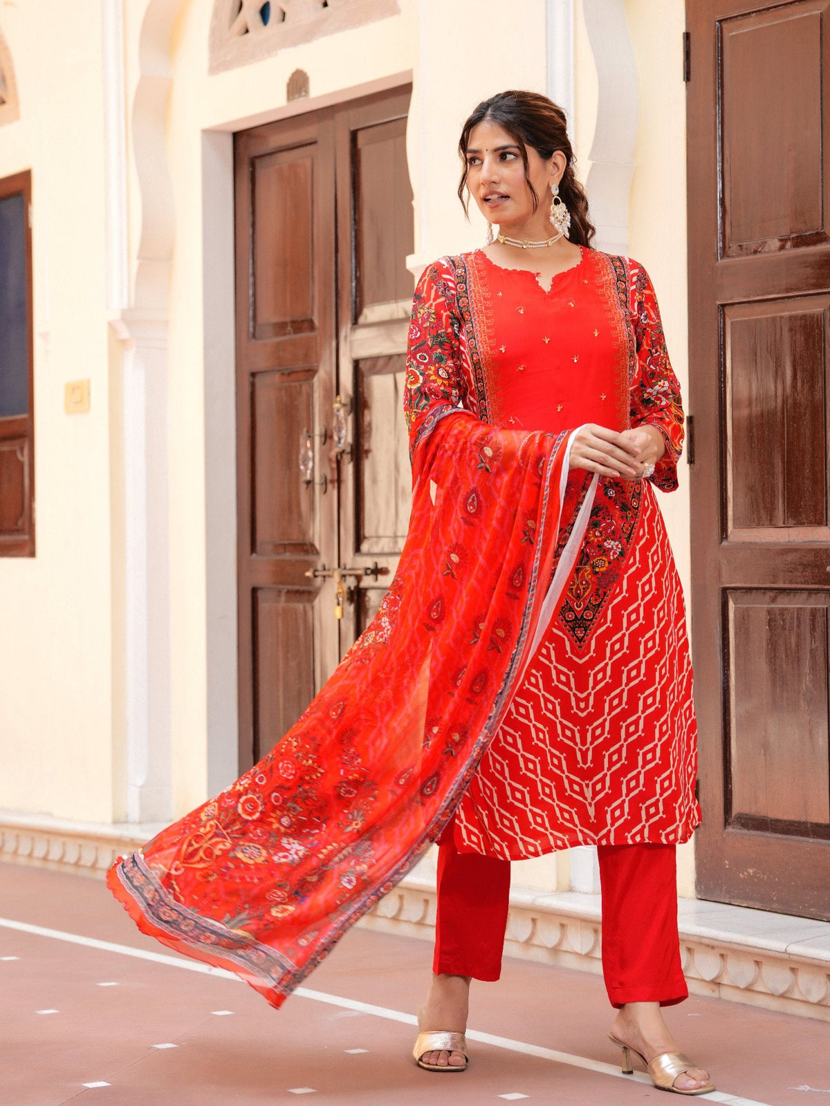 Rangvastra  Natural Crape Floral Printed Kurta Pant with Dupatta Set