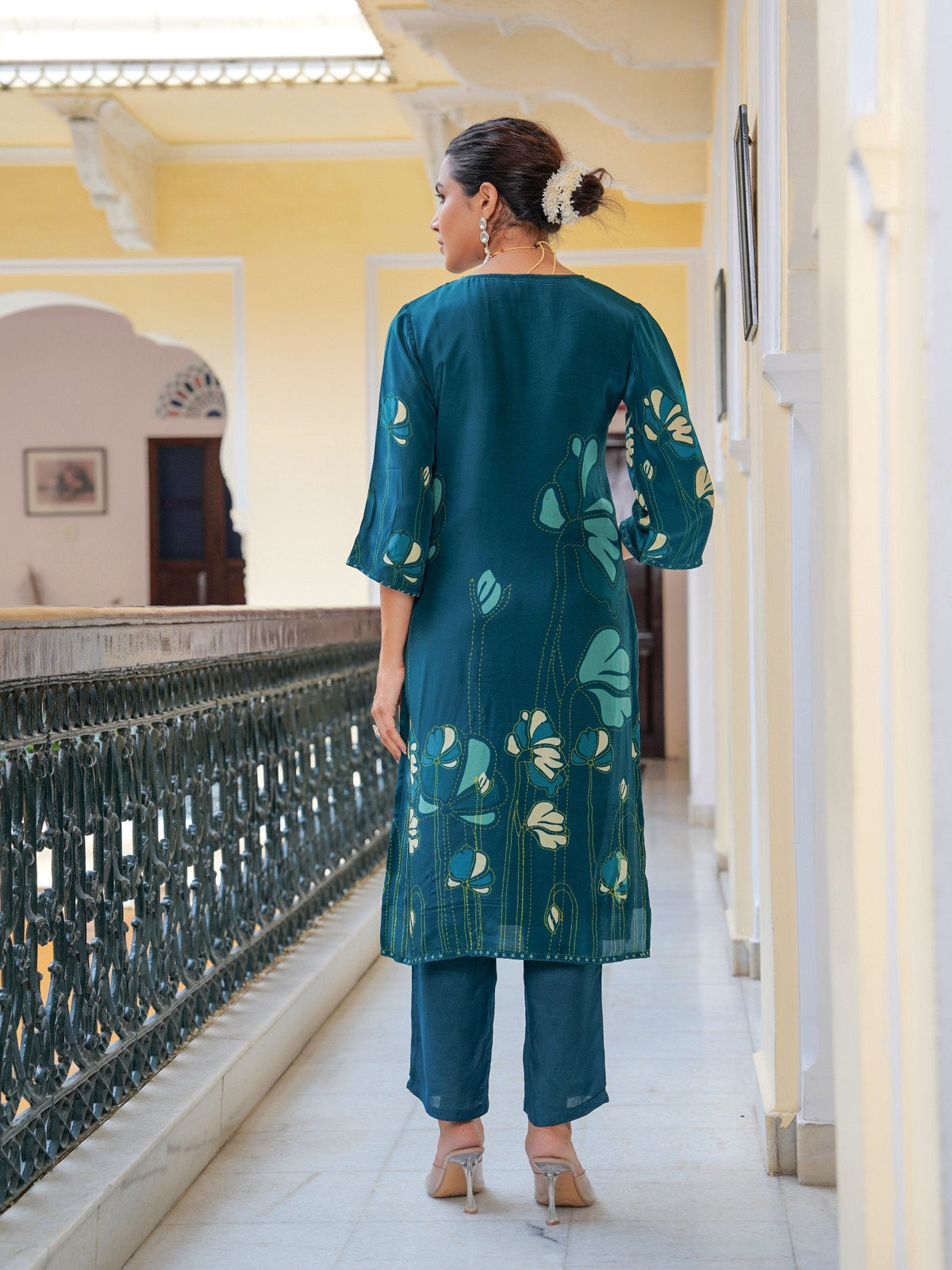 Rangvastra  Natural Crape Floral Printed Kurta Pant with Dupatta Set