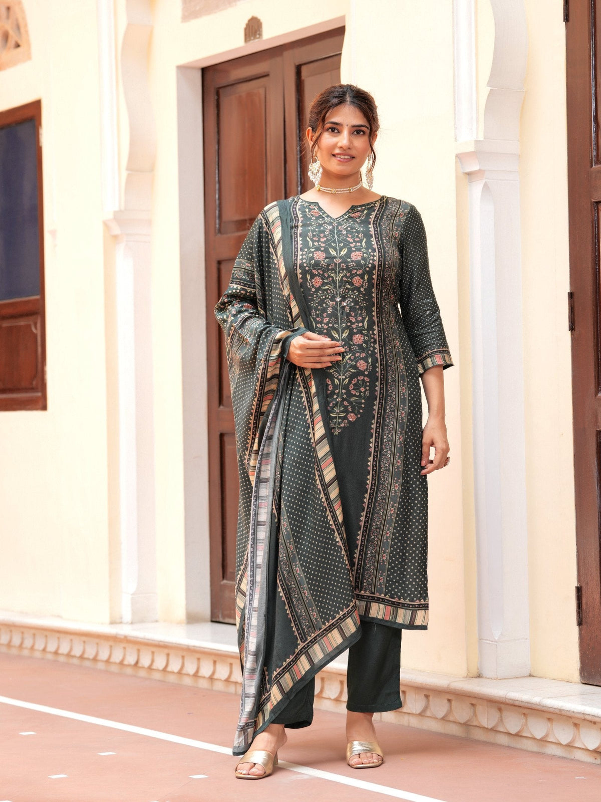 Rangvastra Floral Placement Print Maslin Kurta Pant With Dupatta Set