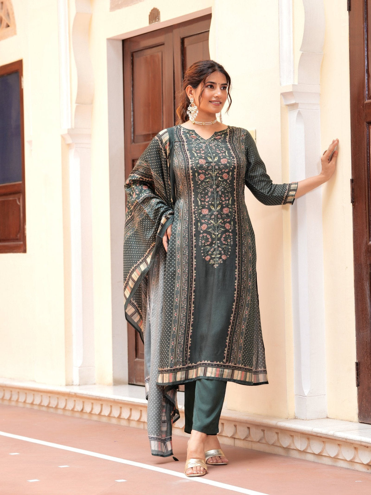 Rangvastra Floral Placement Print Maslin Kurta Pant With Dupatta Set