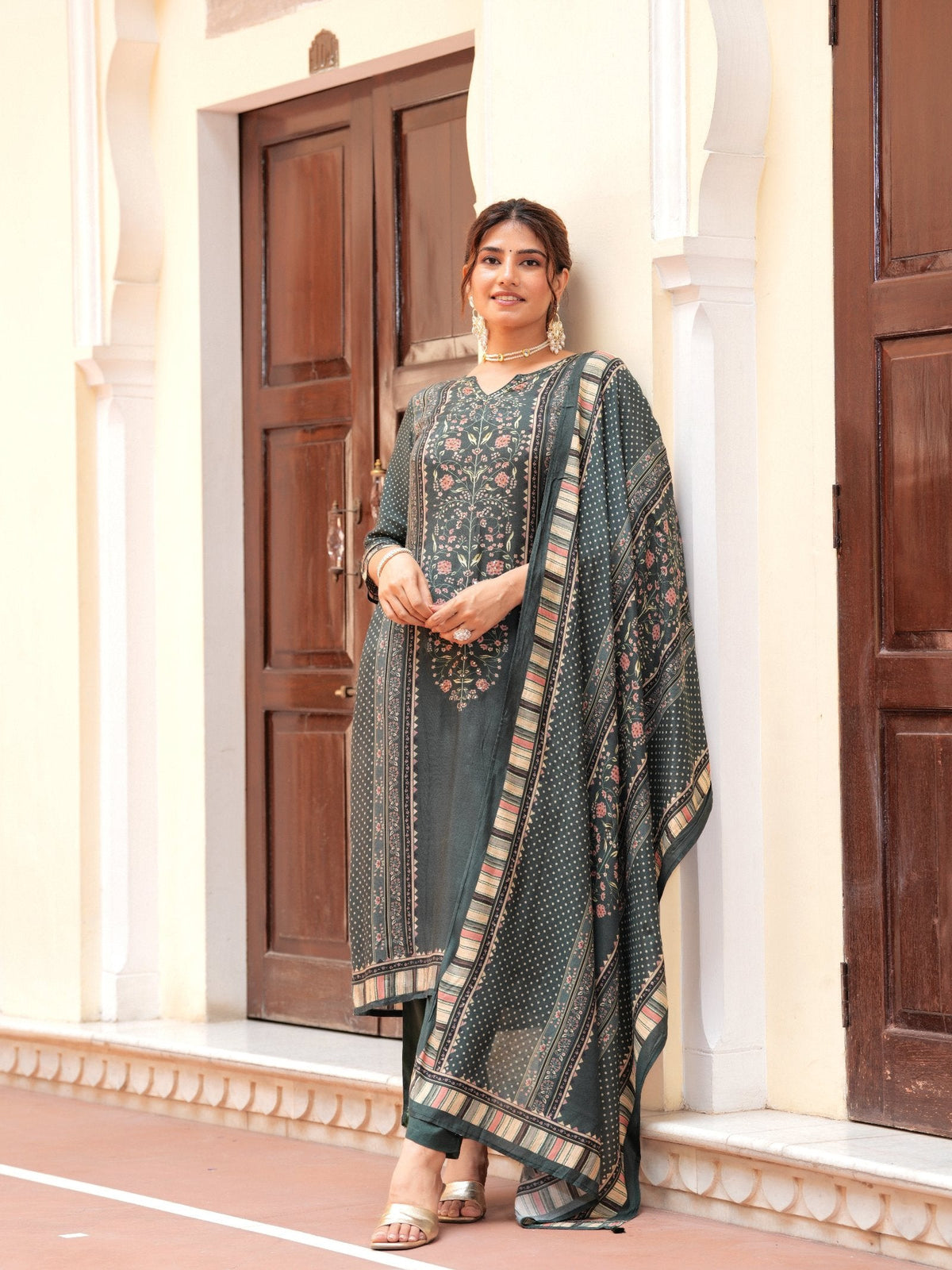 Rangvastra Floral Placement Print Maslin Kurta Pant With Dupatta Set
