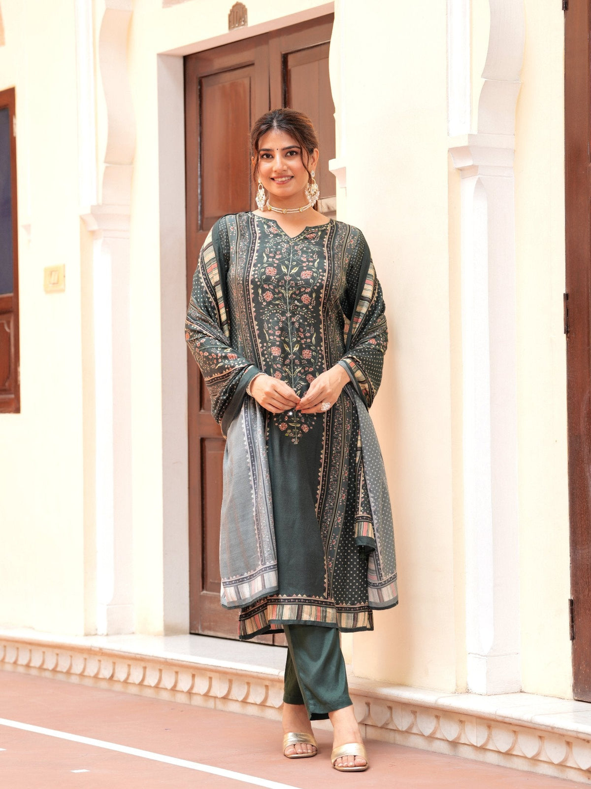 Rangvastra Floral Placement Print Maslin Kurta Pant With Dupatta Set