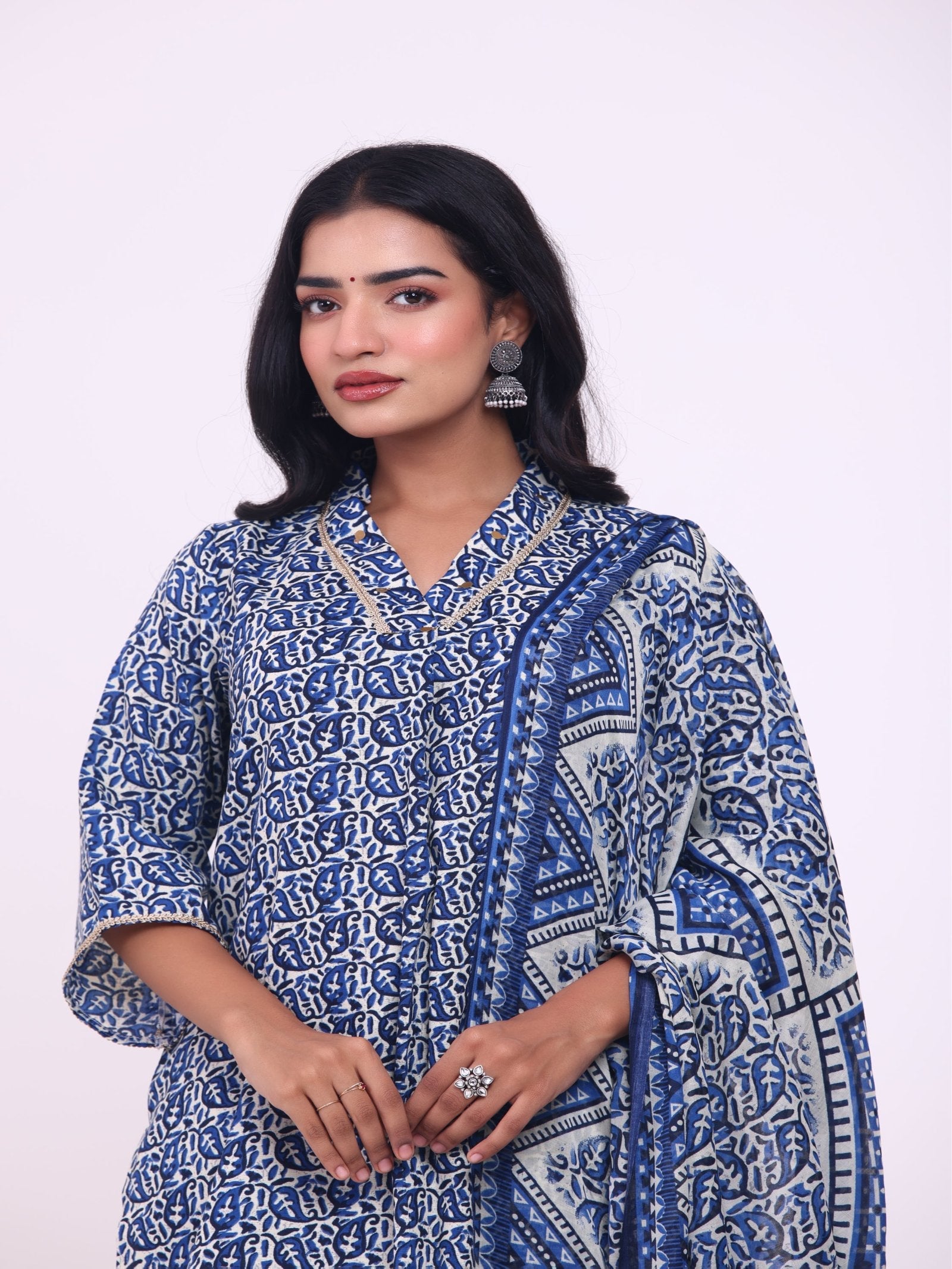 Maluka Women Rayon Capsule Foil Paisley Print Gotta Patti Work Kurta Pant with Dupatta