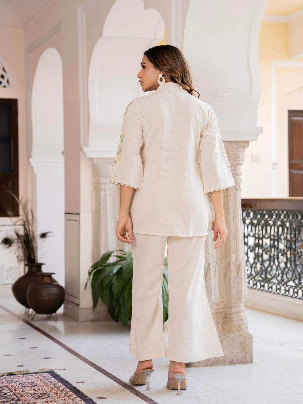 Rangvastra Off White Floral Embroidered Co-ords Set