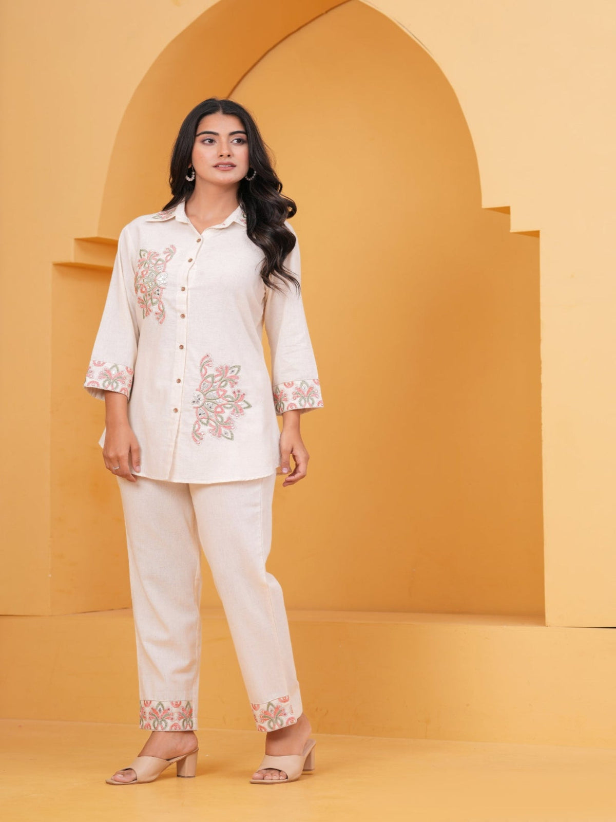 Rangvastra Off White Floral Embroidered Co-ords Set