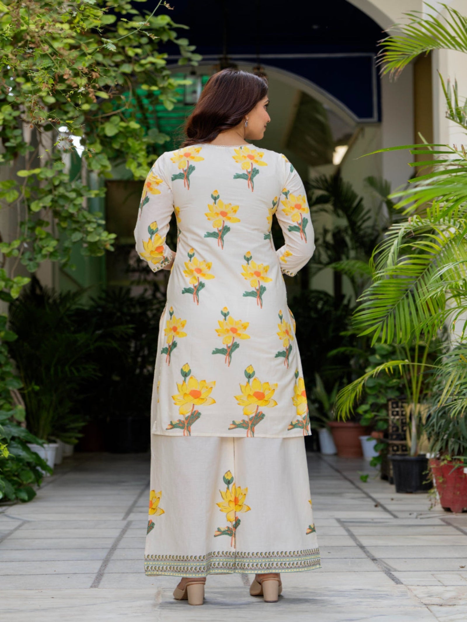 Maluka Women Cotton Floral Printed Kurta Pant Set